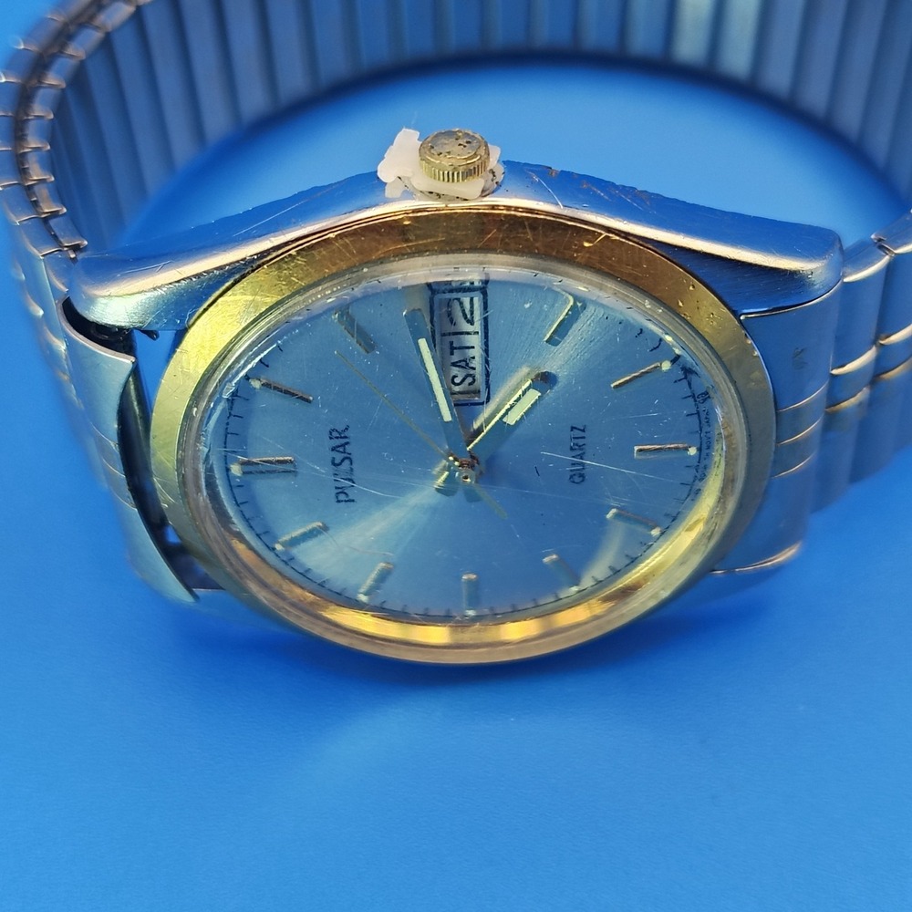Vintage 1986 Pulsar by Seiko 34mm Men's Quartz Two Tone Watch Screw‎ Back - Picture 9 of 10